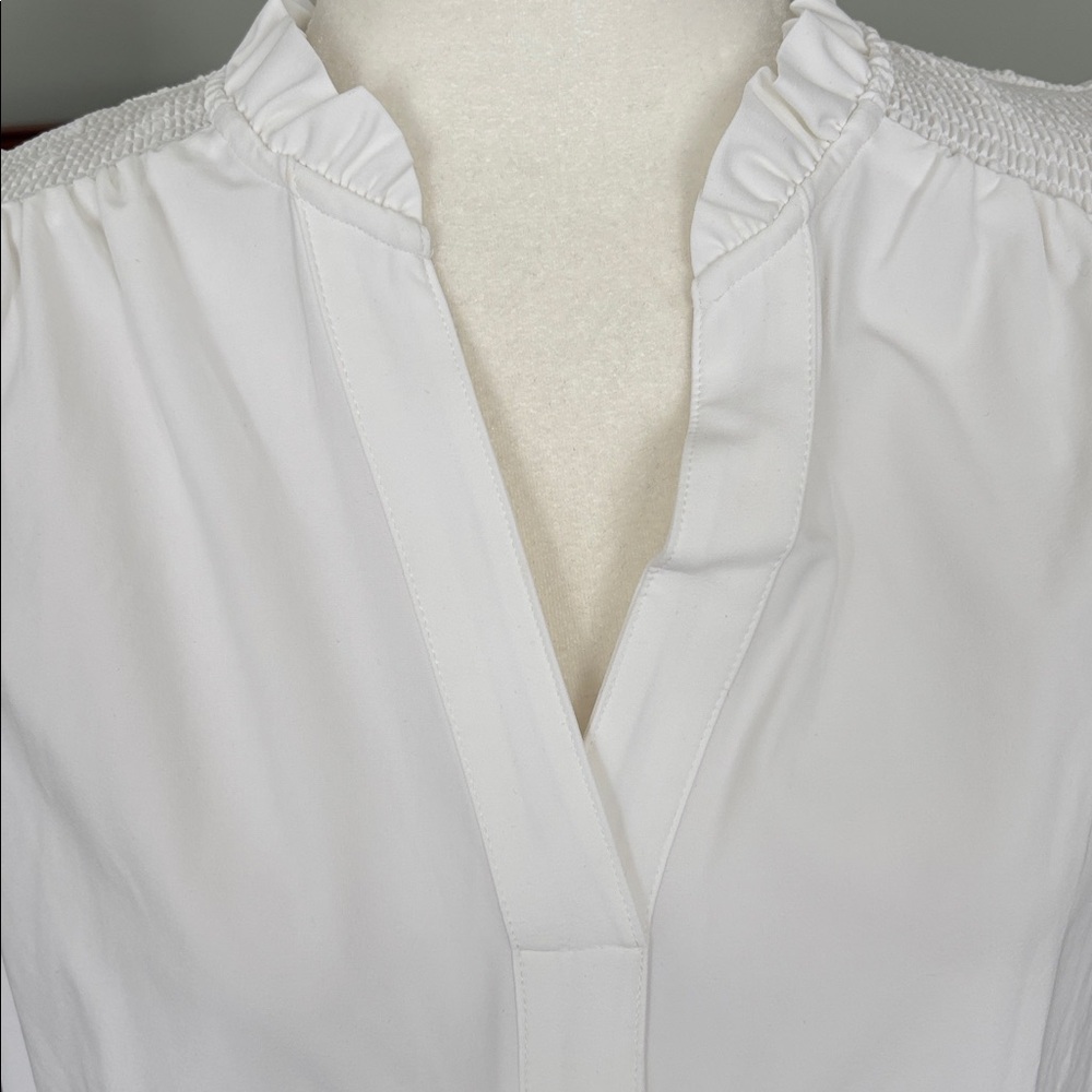NWT Chico’s Zenergy UPF Neema Smocked Ruffle Sleeveless Top in Alabaster - Picture 7 of 10